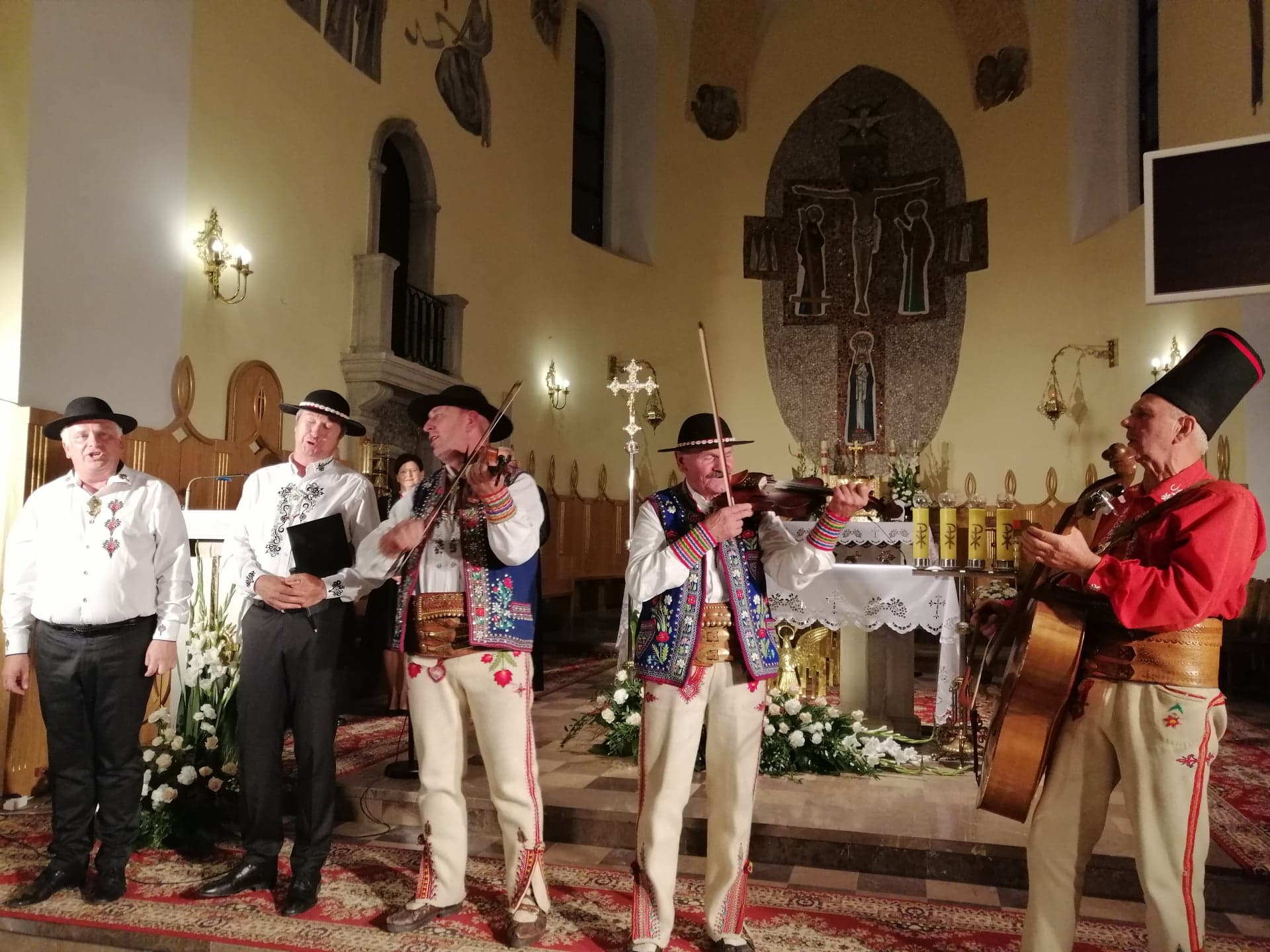 W ramach projektu „Koło kultury” w Żabnie odbył się wyjątkowy koncert, który nawiązywał do rodzimych korzeni społeczeństwa małopolskiego.