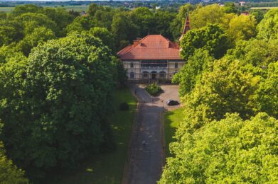 W Łęgu Tarnowskim trwają prace mające na celu ochronę i odnowienie zabytkowego pałacu