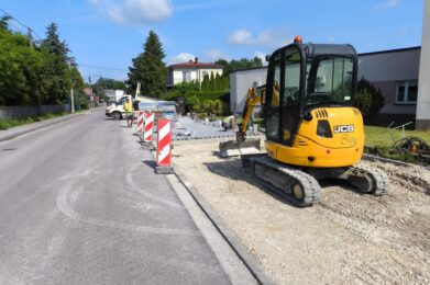 Modernizacja miejsc postojowych przy Alei Piłsudskiego w Żabnie