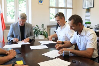 Dwie nowe inwestycje w Gminie Żabno – podpisano umowy na opracowanie dokumentacji ścieżek rowerowych oraz budowę przejścia dla pieszych.