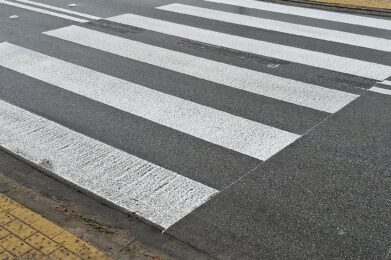 Nowe, bezpieczne przejście dla pieszych w Żabnie