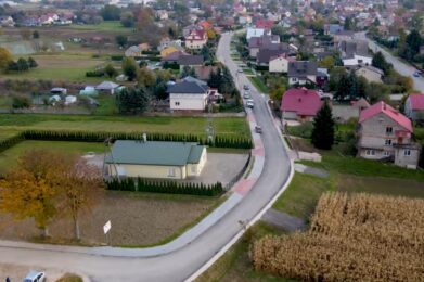 Zakończono rozbudowę ulicy przy cmentarzu w Niedomicach