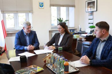 Podpisanie umowy na przebudowę Wiejskiego Ośrodka Zdrowia w Łęgu Tarnowskim