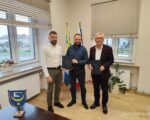 podpisanie umowy boisko otfinów