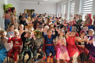 Dzień Postaci z Bajek w Szkole Podstawowej w Łęgu Tarnowskim