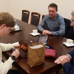 Wizyta Mateusza Cierniaka w Urzędzie Miejskim w Żabnie