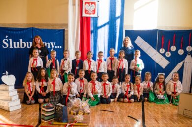 7 listopada w Szkole Podstawowej w Otfinowie odbyła się niezwykle podniosła i długo wyczekiwana uroczystość pasowania i ślubowania uczniów klasy pierwszej