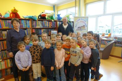 Świąteczne spotkanie przedszkolaków z pisarzem Adamem Tomczykiem