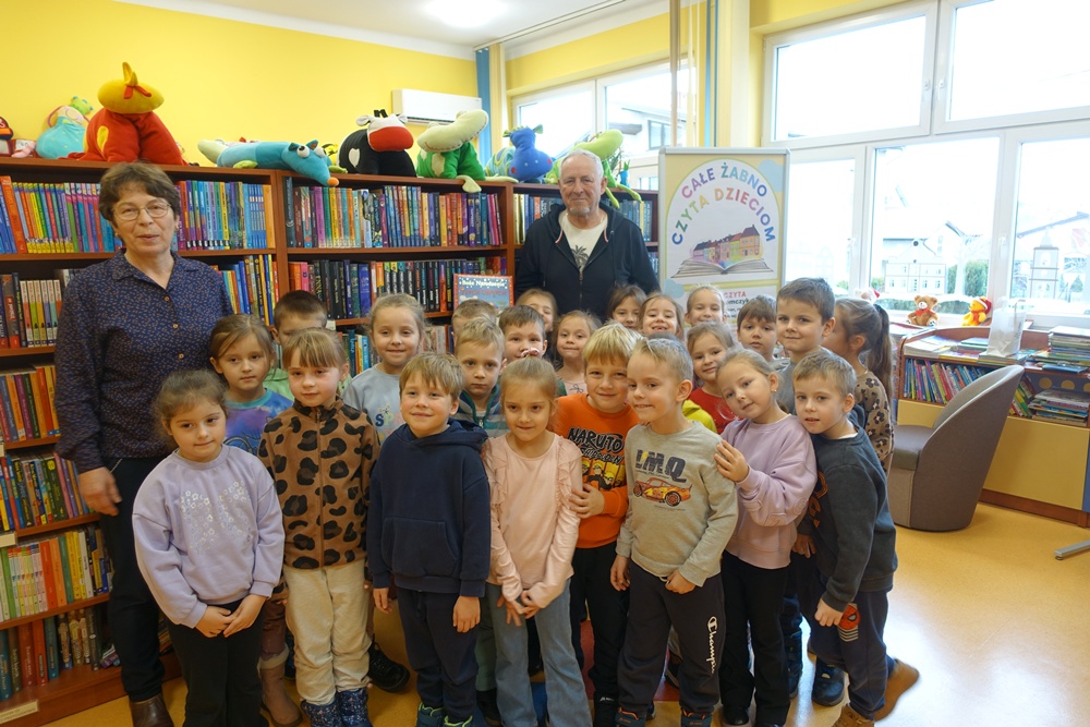 Świąteczne spotkanie przedszkolaków z pisarzem Adamem Tomczykiem