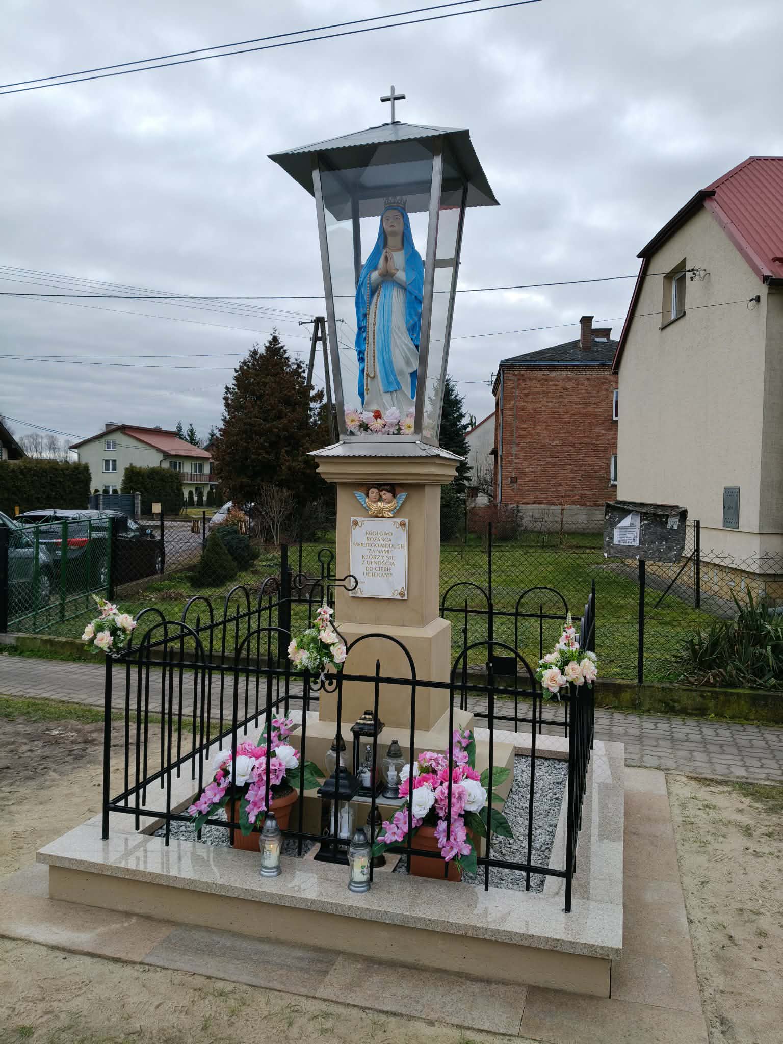 Zakończone zostały prace przy kapliczce w Łęgu Tarnowskim