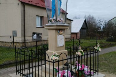 Zakończone zostały prace przy kapliczce w Łęgu Tarnowskim