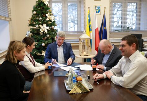 podpisanie umowy SzP Niedomice