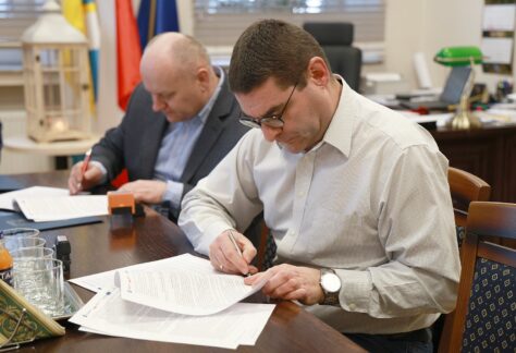 podpisanie umowy SzP Niedomice