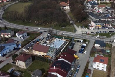 Trwają prace przy modernizacji przychodni w Łęgu Tarnowskim