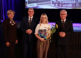 wręczenie stypendiów dla nauczycieli Żabno